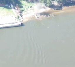 FPV drone strikes a group of Russians as soon as they get off the boat.
