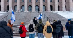 ”Ymmärrämme Venäjän uhan” –  joukko suomenvenäläisiä osoitti mieltä rajasulun puolesta